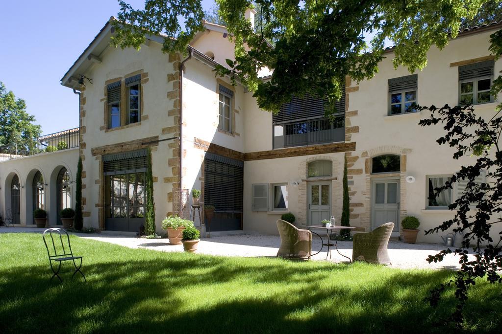 Les Hautes Bruyeres Écully Esterno foto